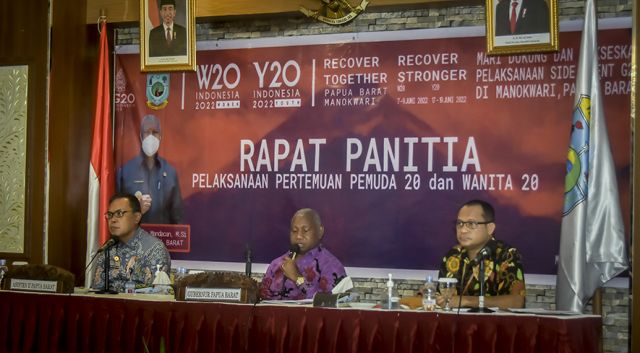 RAPAT KOORDINASI PANITIA LOKAL PROVINSI SIDE EVENT W20 DAN Y20 DIHADIRI GUBERNUR PAPUA BARAT DI HOTEL ASTON MANOKWARI